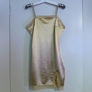 Gold Spaghetti Strap Slip Dress w/Lace Hem Detail and Thigh Slit - Size Medium